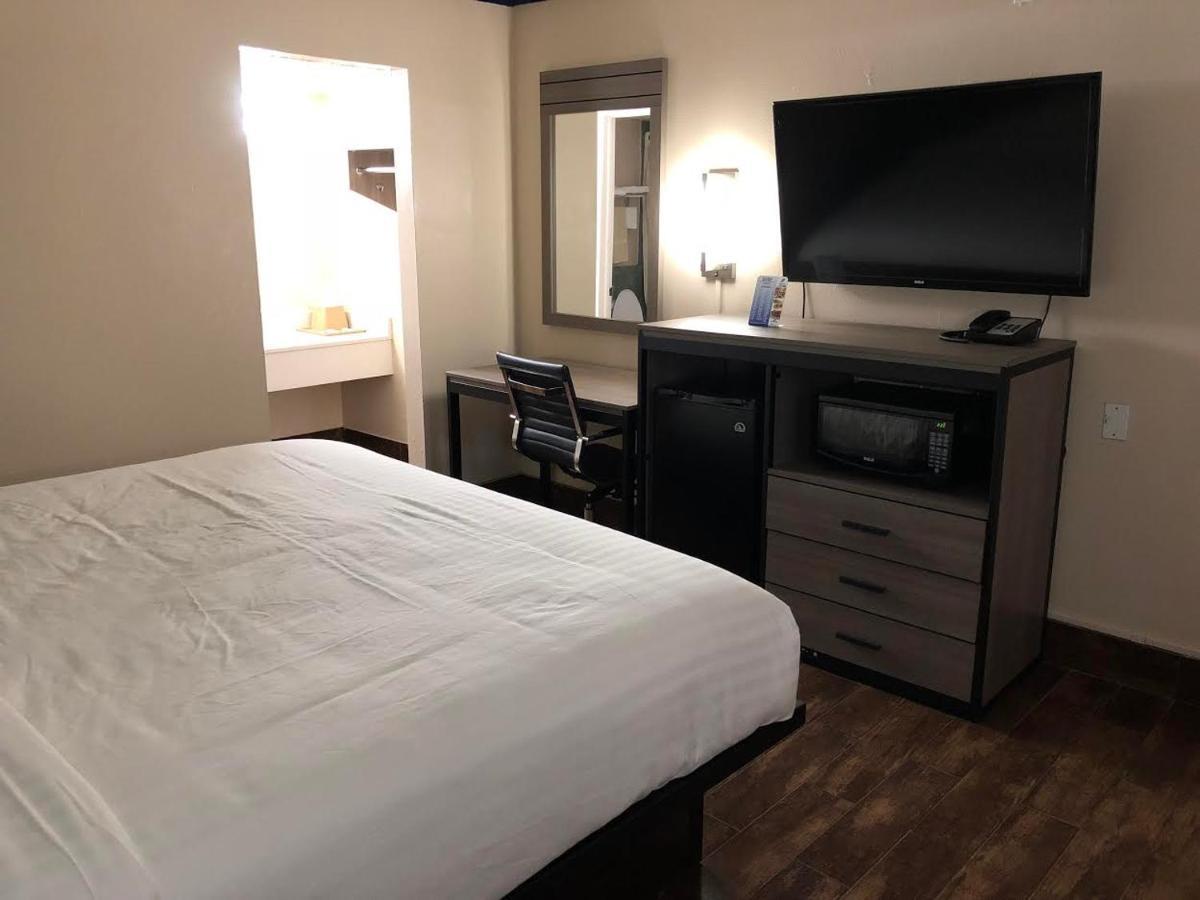 Travelers Inn And Suites Wharton מראה חיצוני תמונה